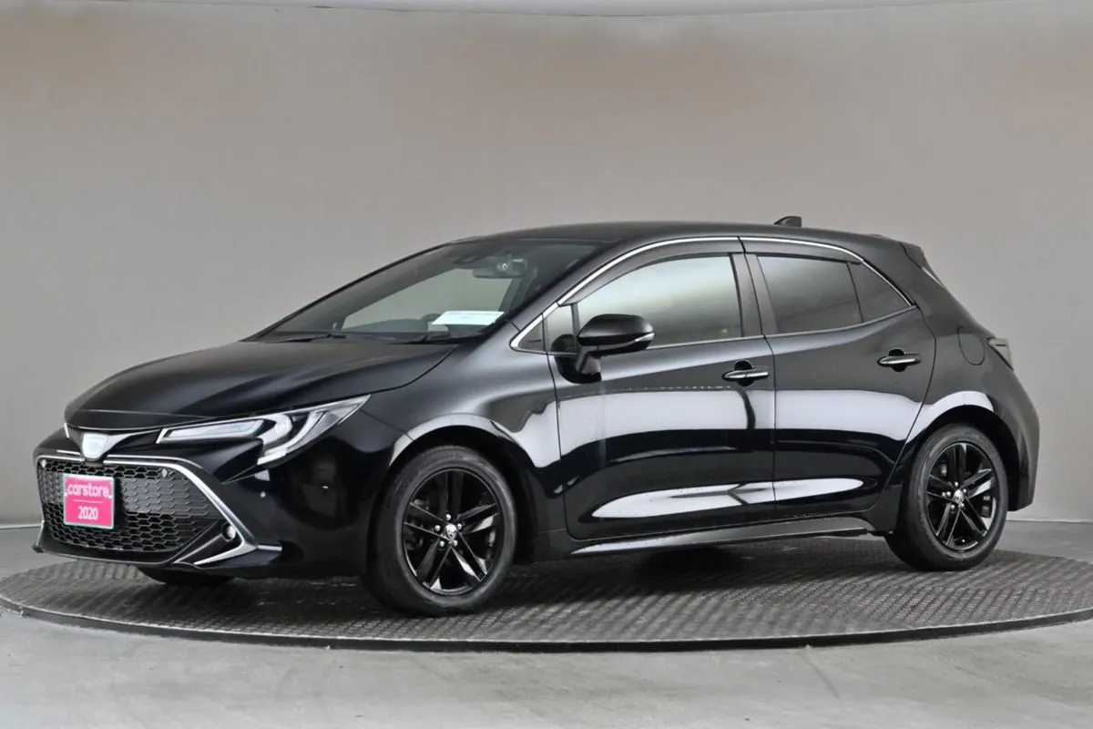 Toyota Corolla 1.8 Hybrid Sport 5DR  half Leather - Image 4
