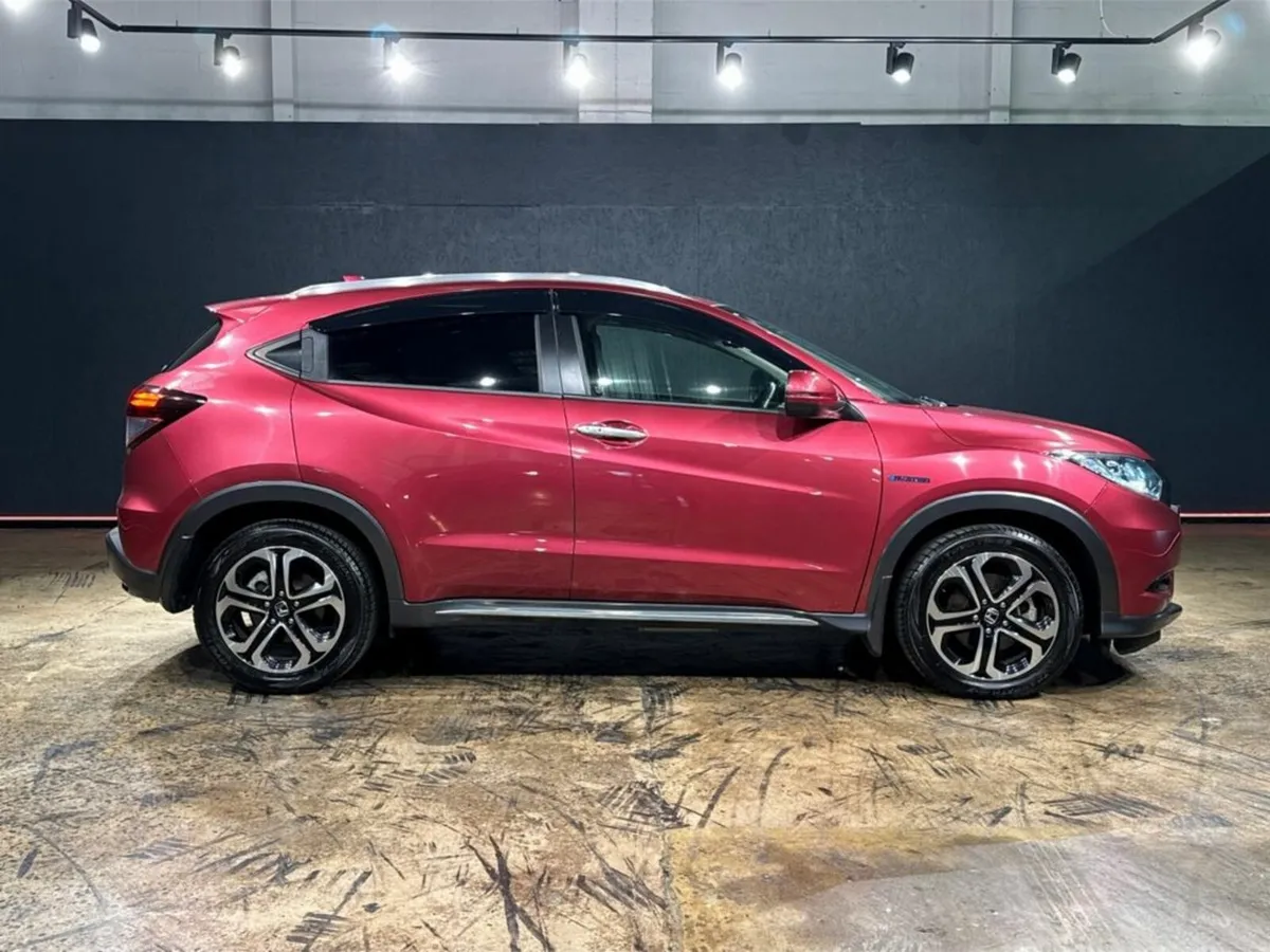 Honda Vezel HYBRID 1.5L AUTOMATIC - CRUISE CONTROL - Image 3