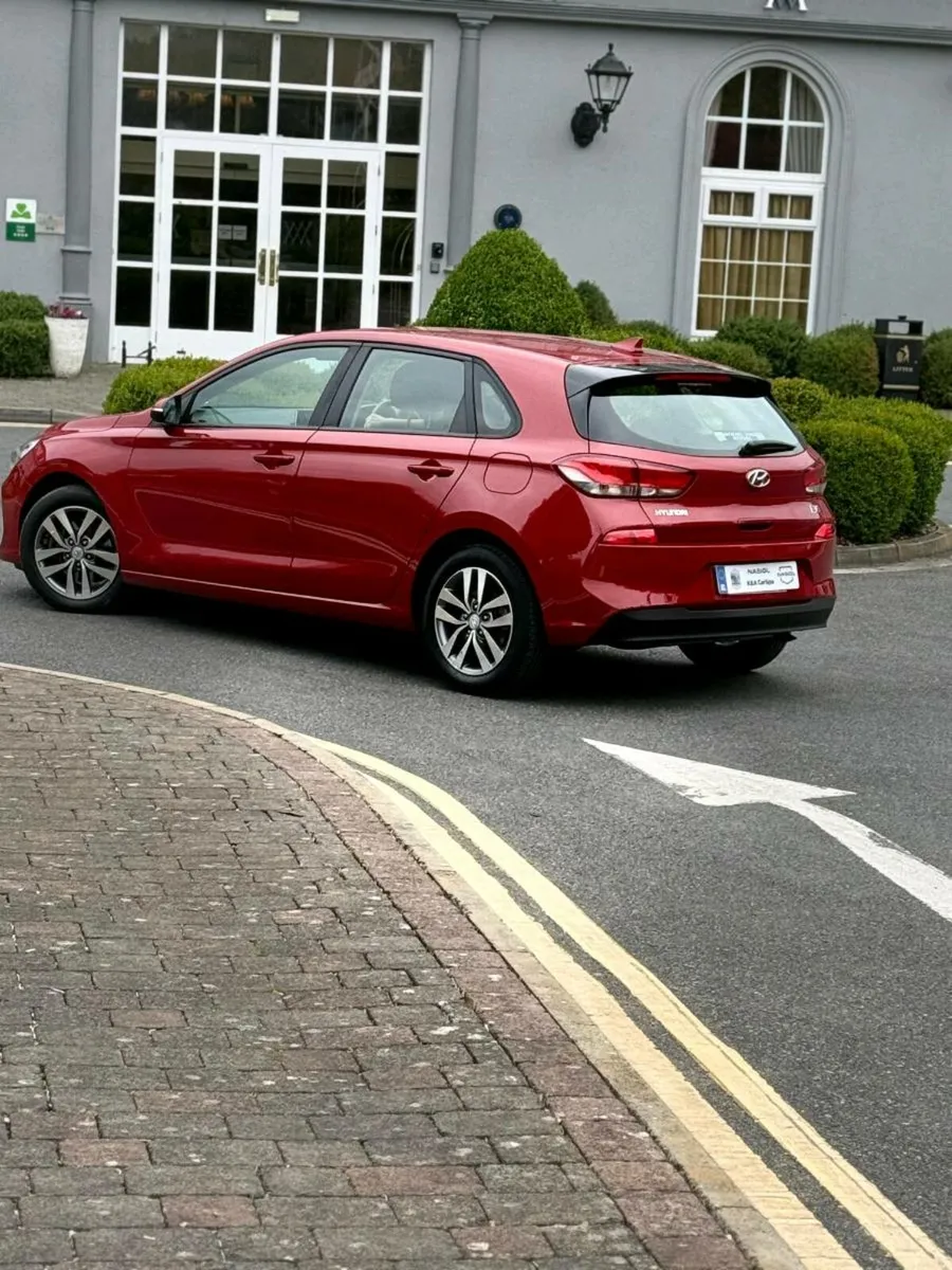 Hyundai i30 Deluxe Turbo 120 hp - Image 2