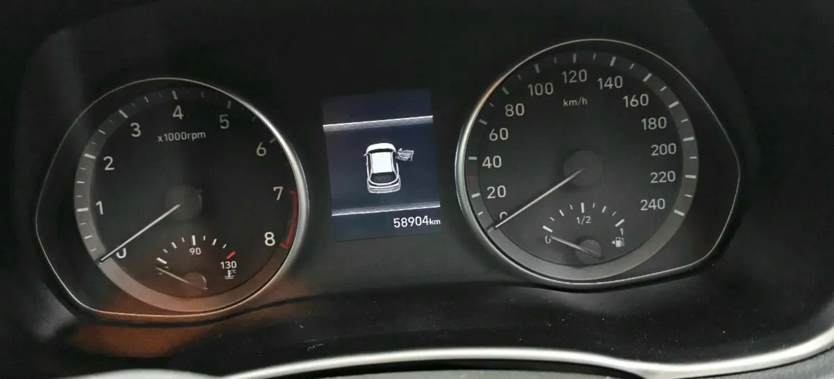 Hyundai i30 Deluxe Turbo 120 hp - Image 3