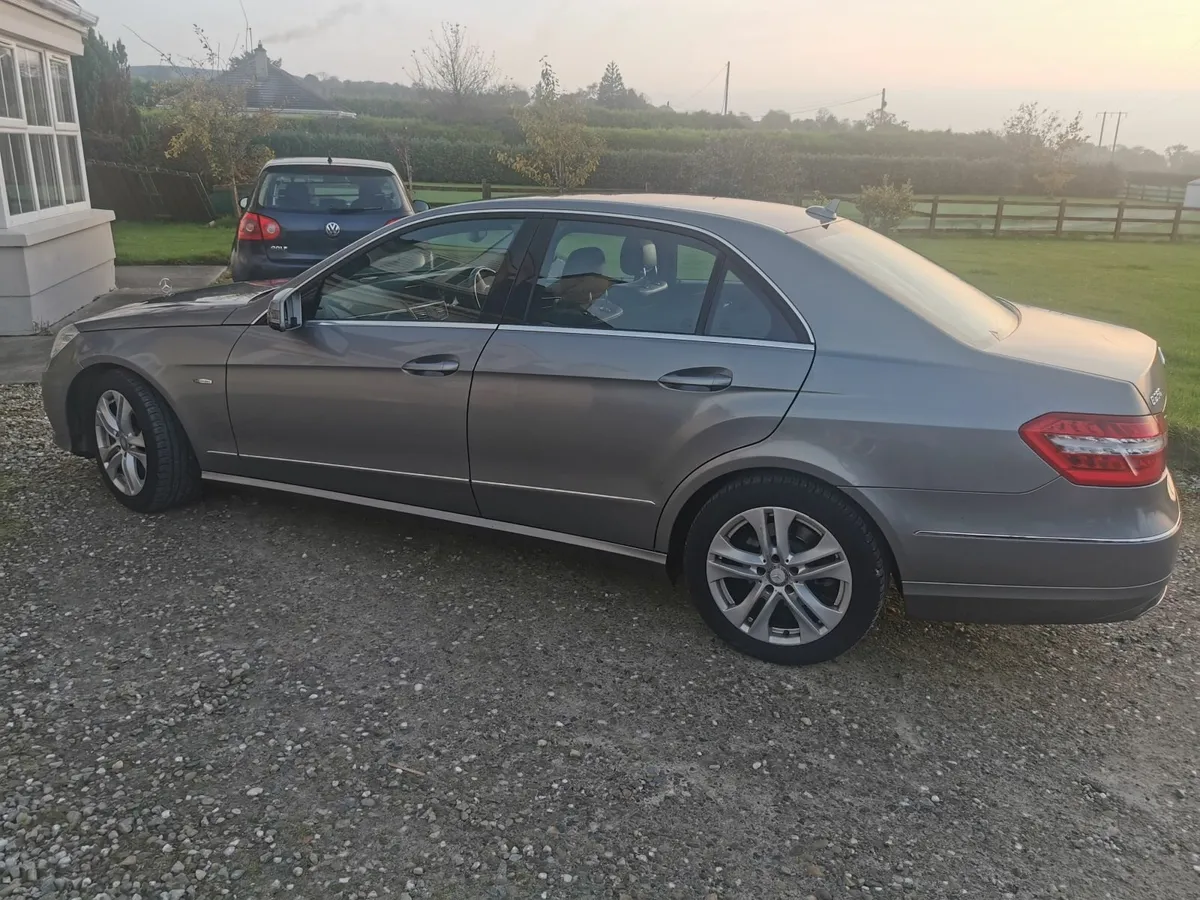 Mercedes-Benz E-Class 2012 - Image 2