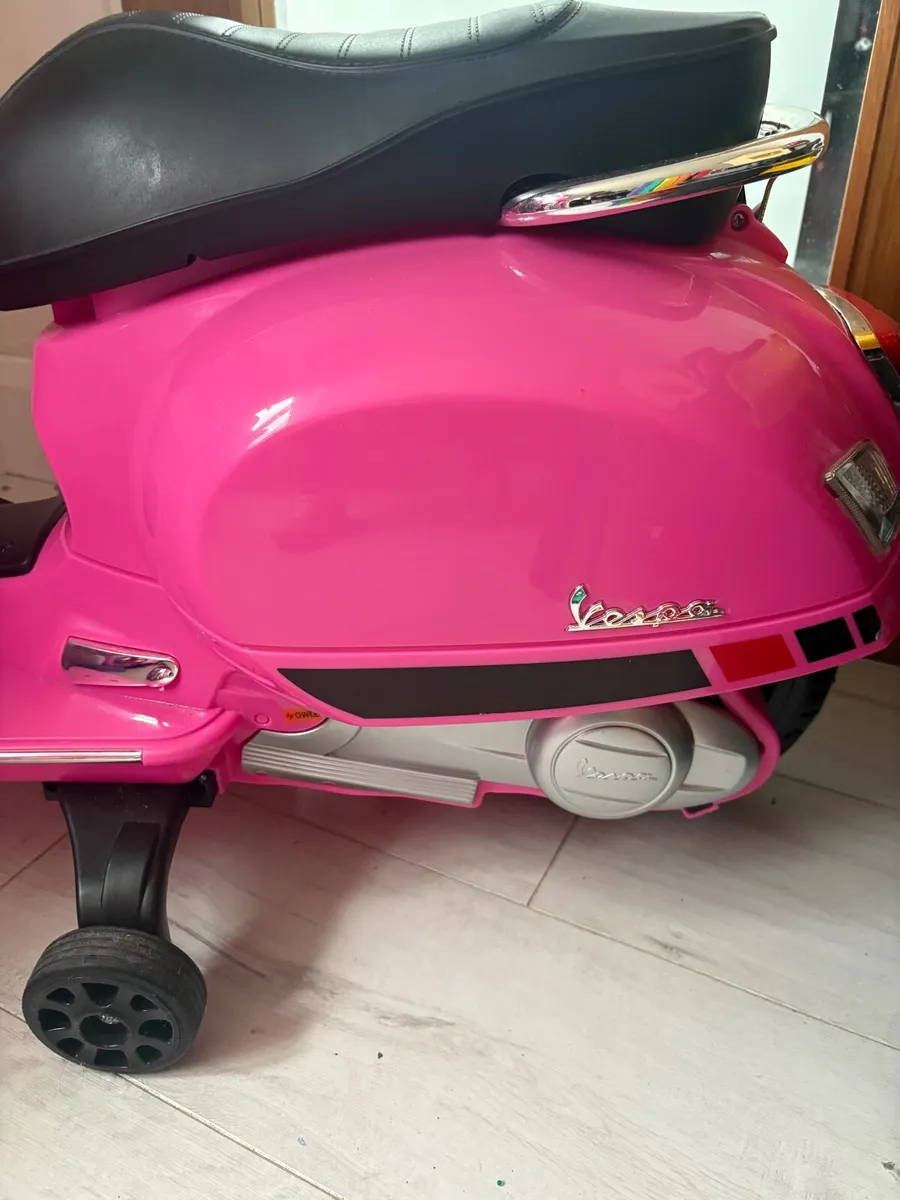 Electric Vespa bike - Image 2