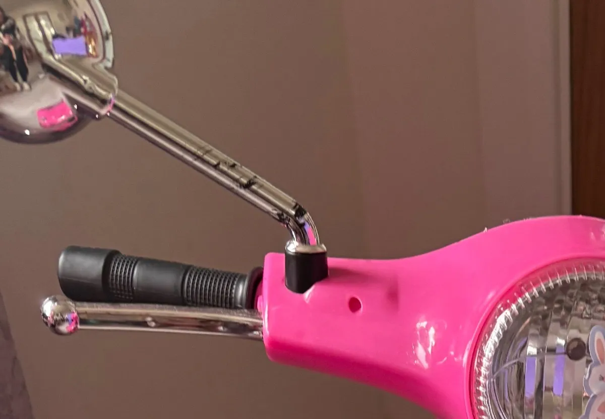 Electric Vespa bike - Image 4