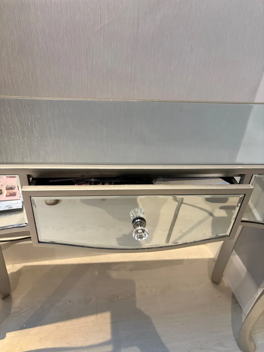 Glass console table - Image 2