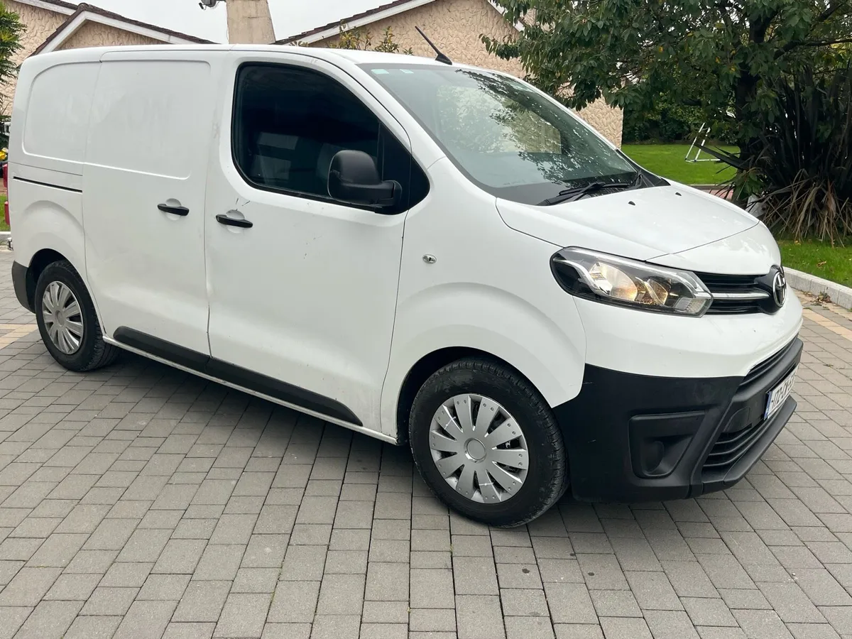2017 (172) Toyota proace - Image 1