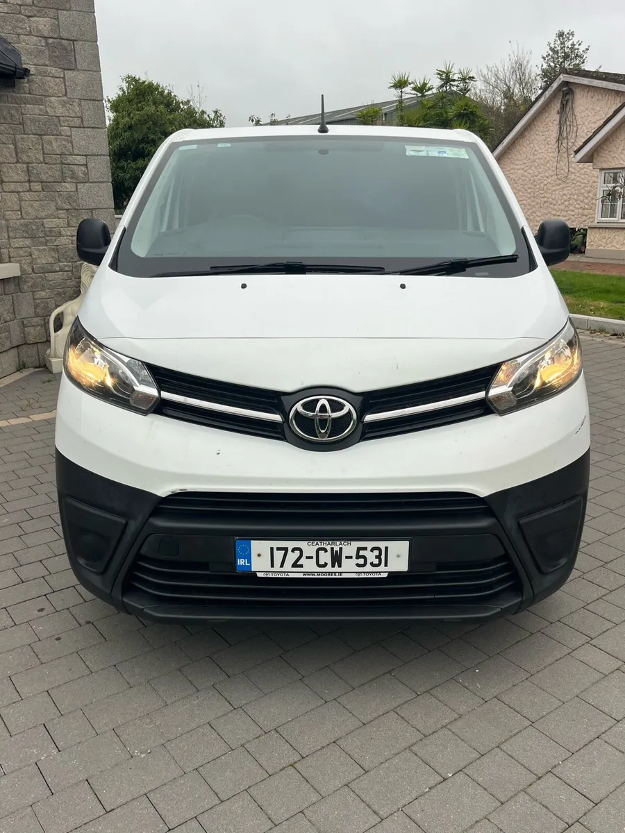 2017 (172) Toyota proace - Image 2
