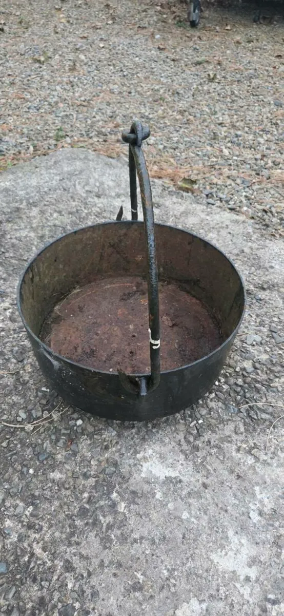Old   Old  skillet pot in perfect condition - Image 4