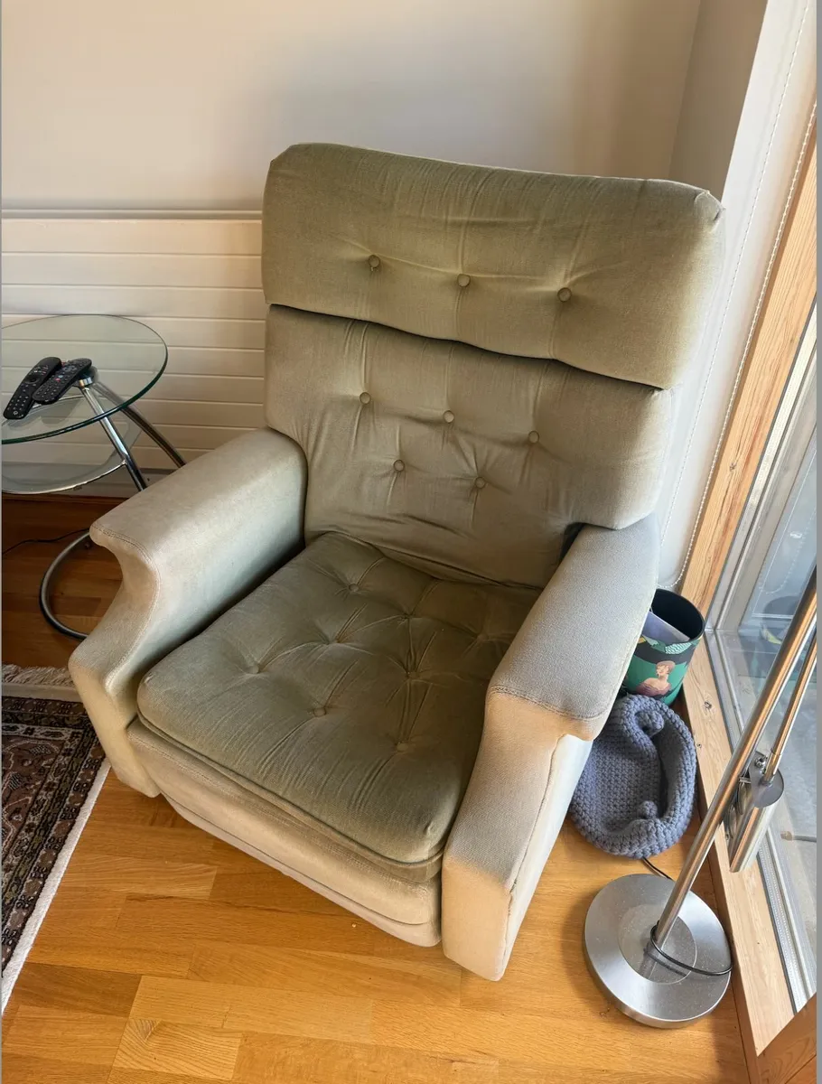 Free Chair - Image 1