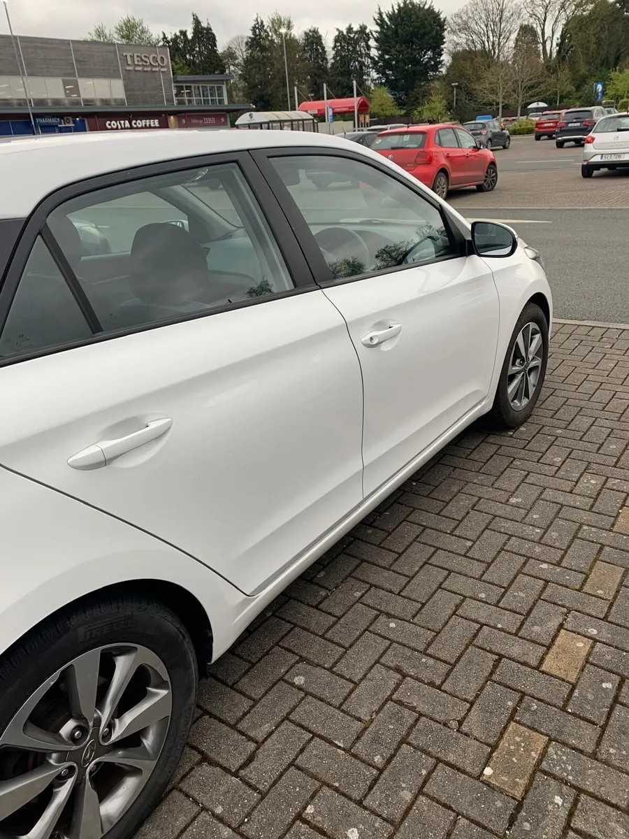 Hyundai i20 Deluxe Line - Image 3