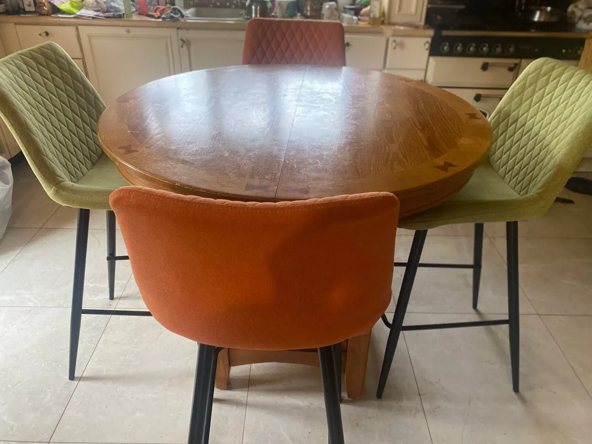 Table & stools - Image 4