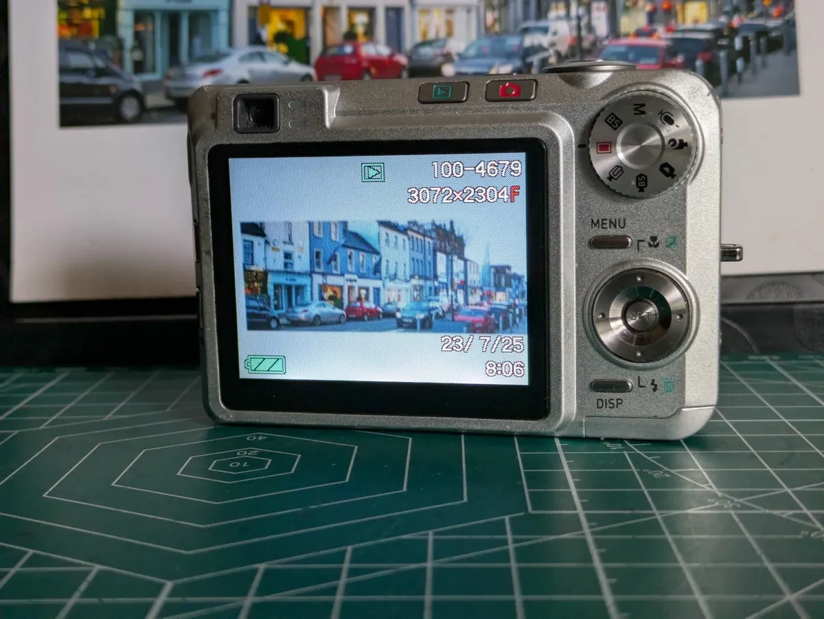 Casio exilim 7MP CCD🌈 digital compact camera - Image 3