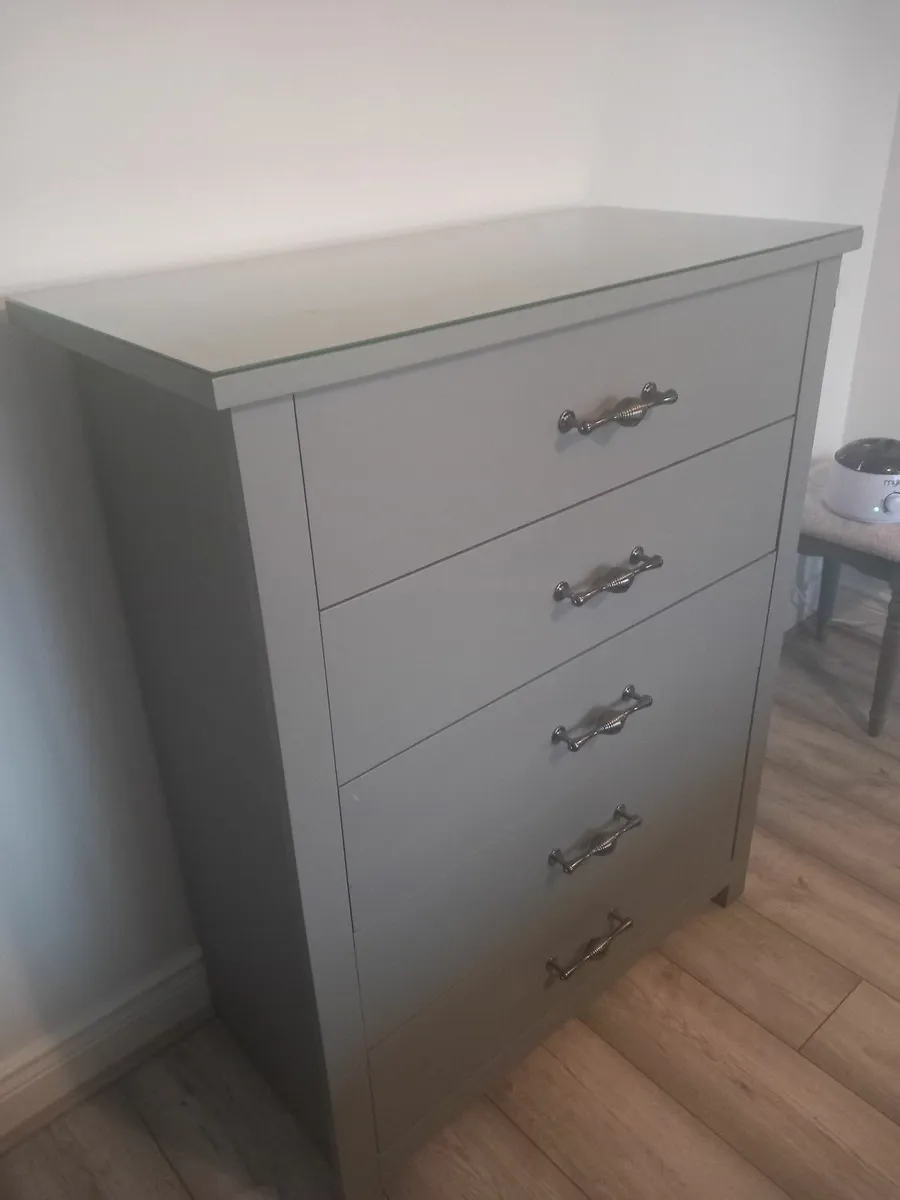 Bedroom set - Image 1