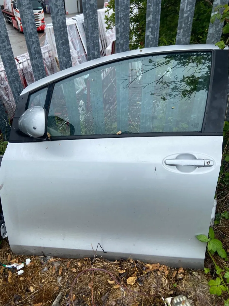 Toyota Yaris 2006 - Image 1