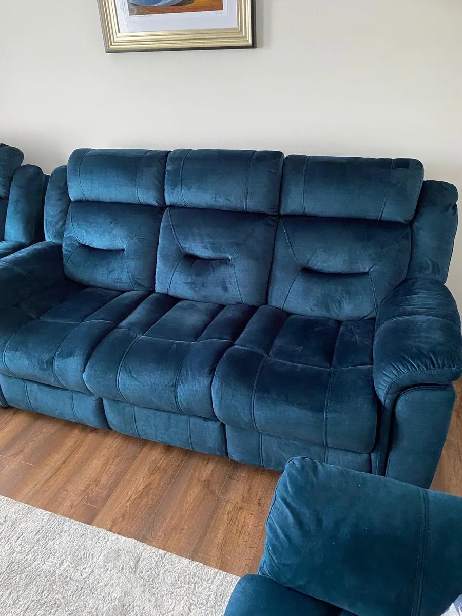 3 piece sofa with arm chair recliners only 2 year - Image 1