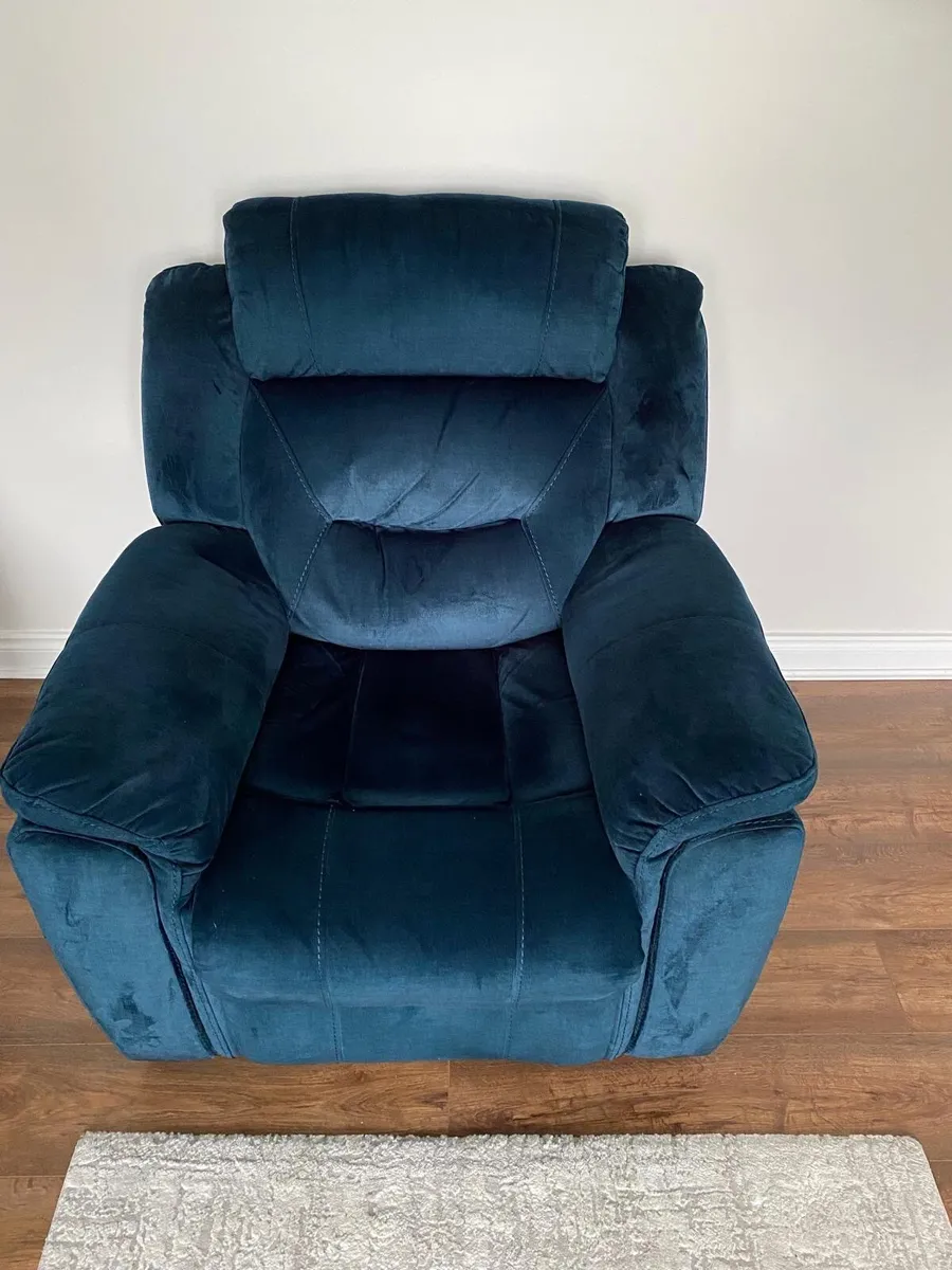 3 piece sofa with arm chair recliners only 2 year - Image 2