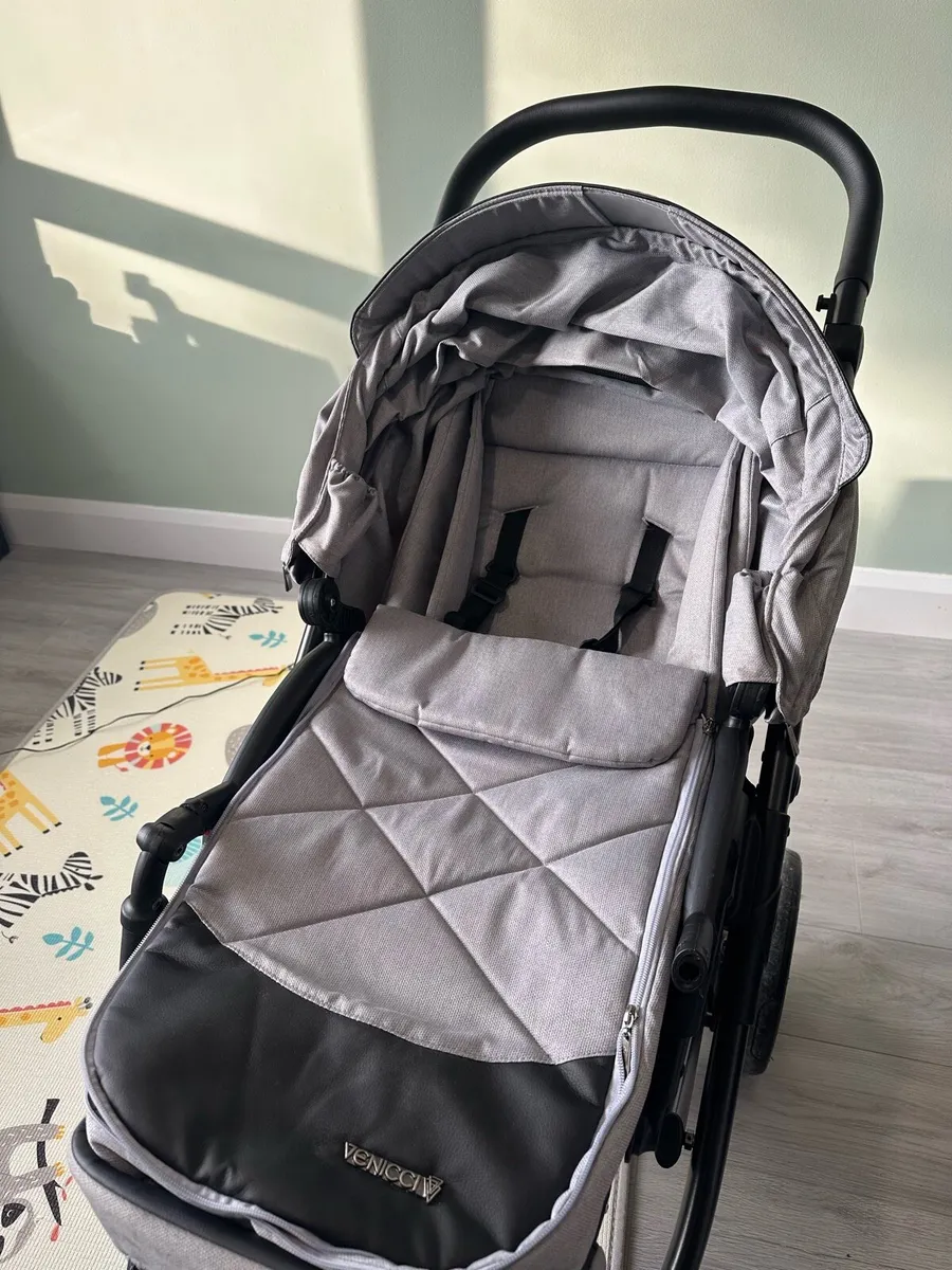 Venicci 3 in 1 travel system - Image 1