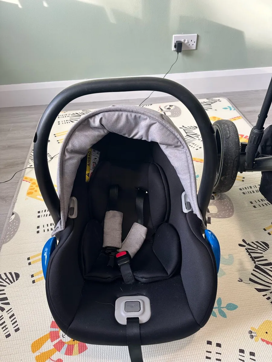 Venicci 3 in 1 travel system - Image 3