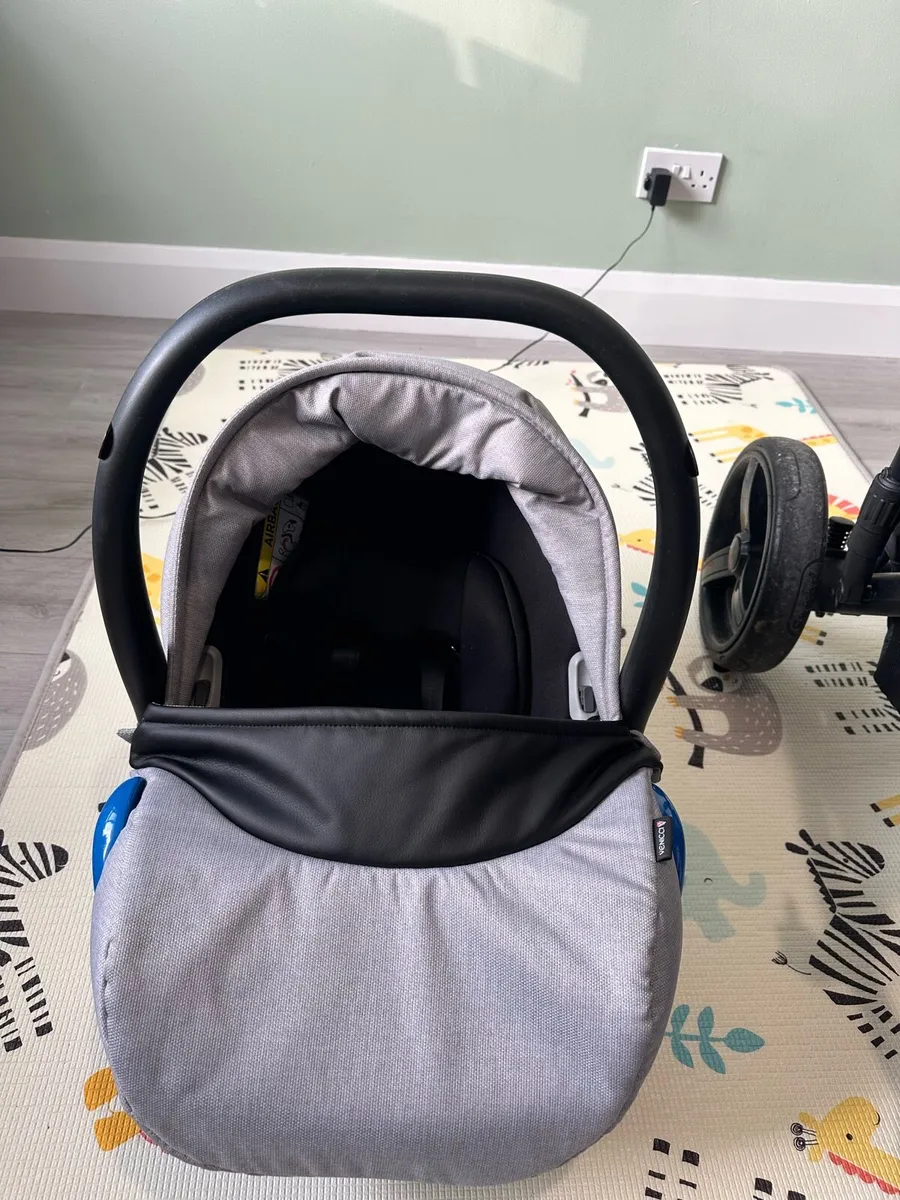 Venicci 3 in 1 travel system - Image 4