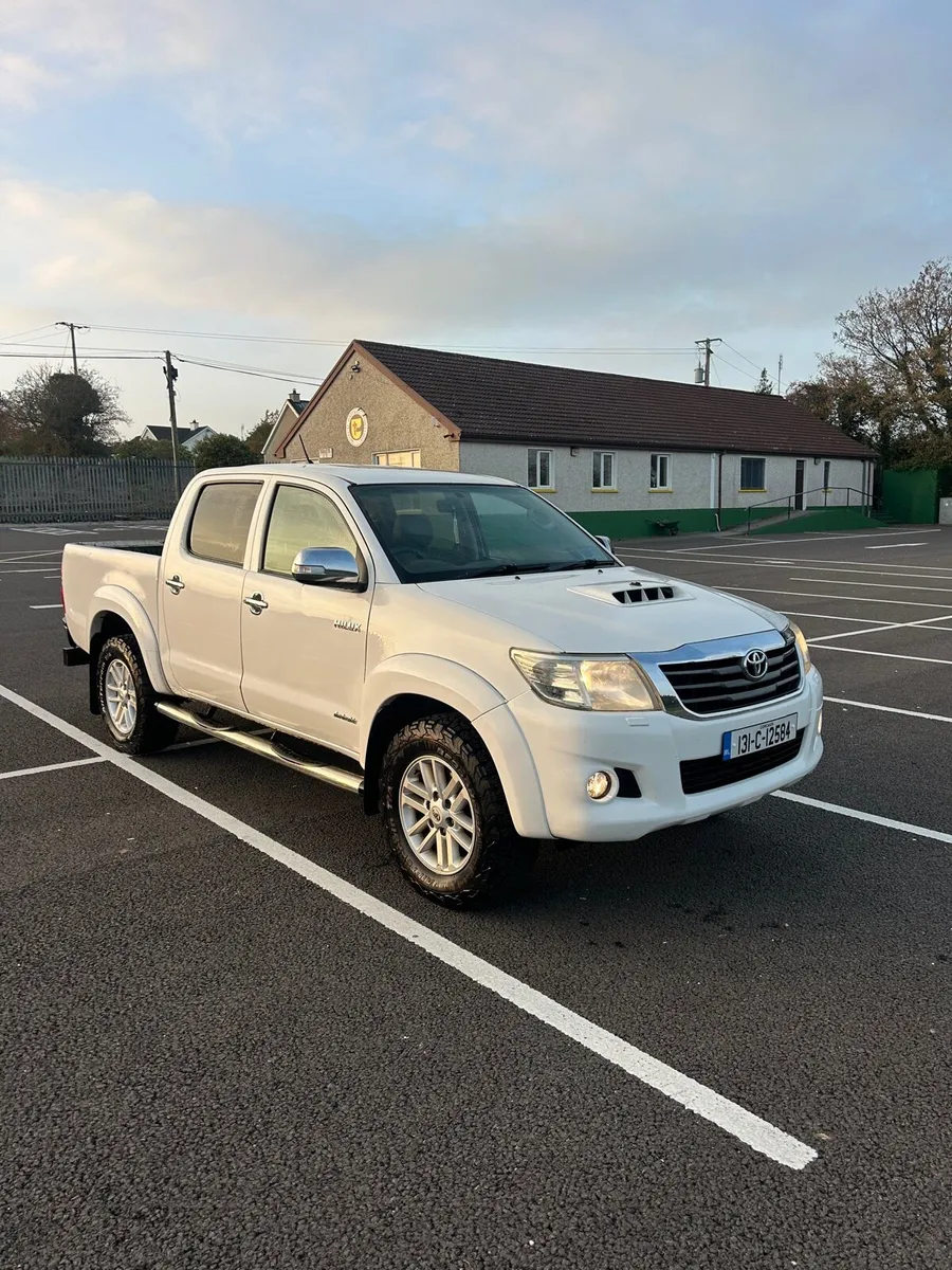 2013 Toyota hilux auto invicible - Image 1