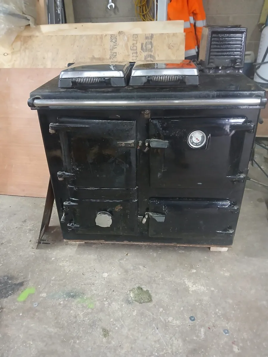 Solid fuel rayburn cooker
