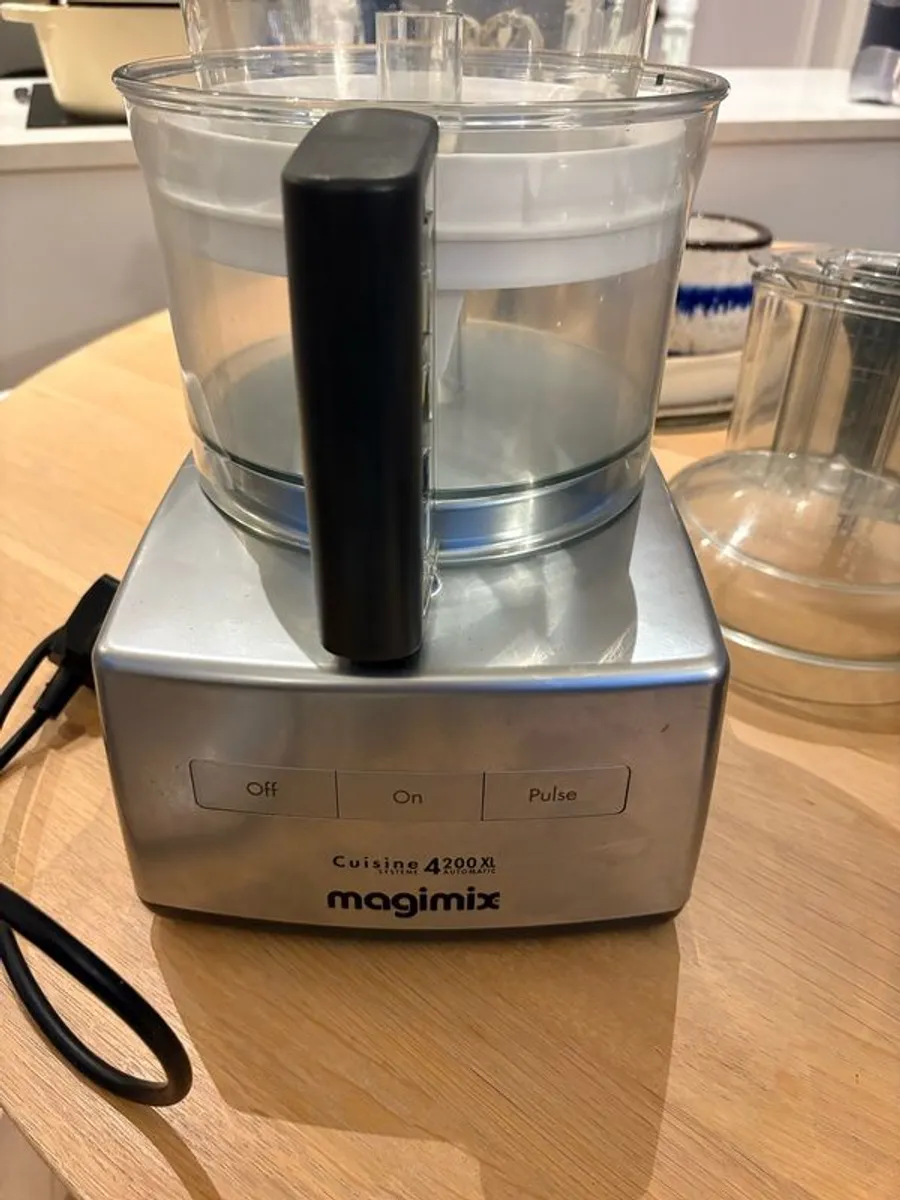 Magimix 4200XL Food Processor - Image 1
