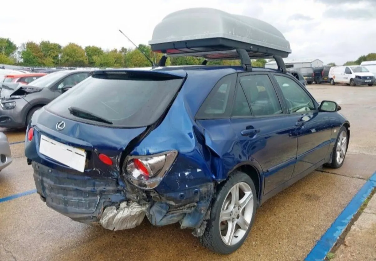 Lexus Is300 Sportcross BREAKING PARTS SPARES ONLY