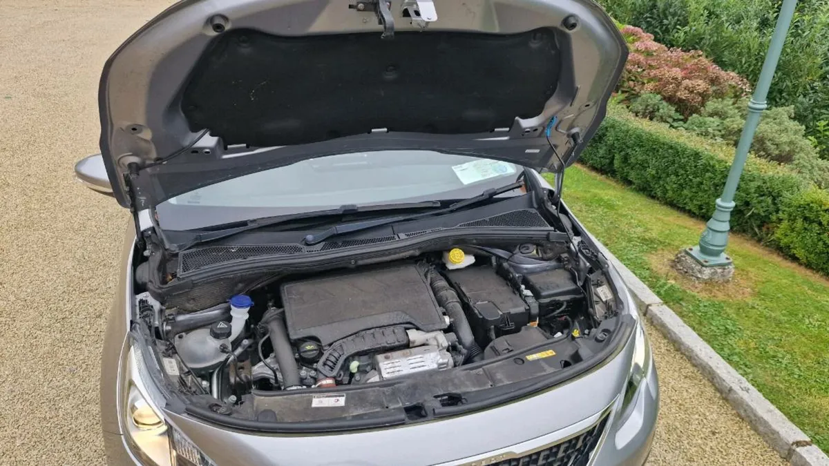 Peugeot 2008 active 1.2 AUTOMATIC - Image 3