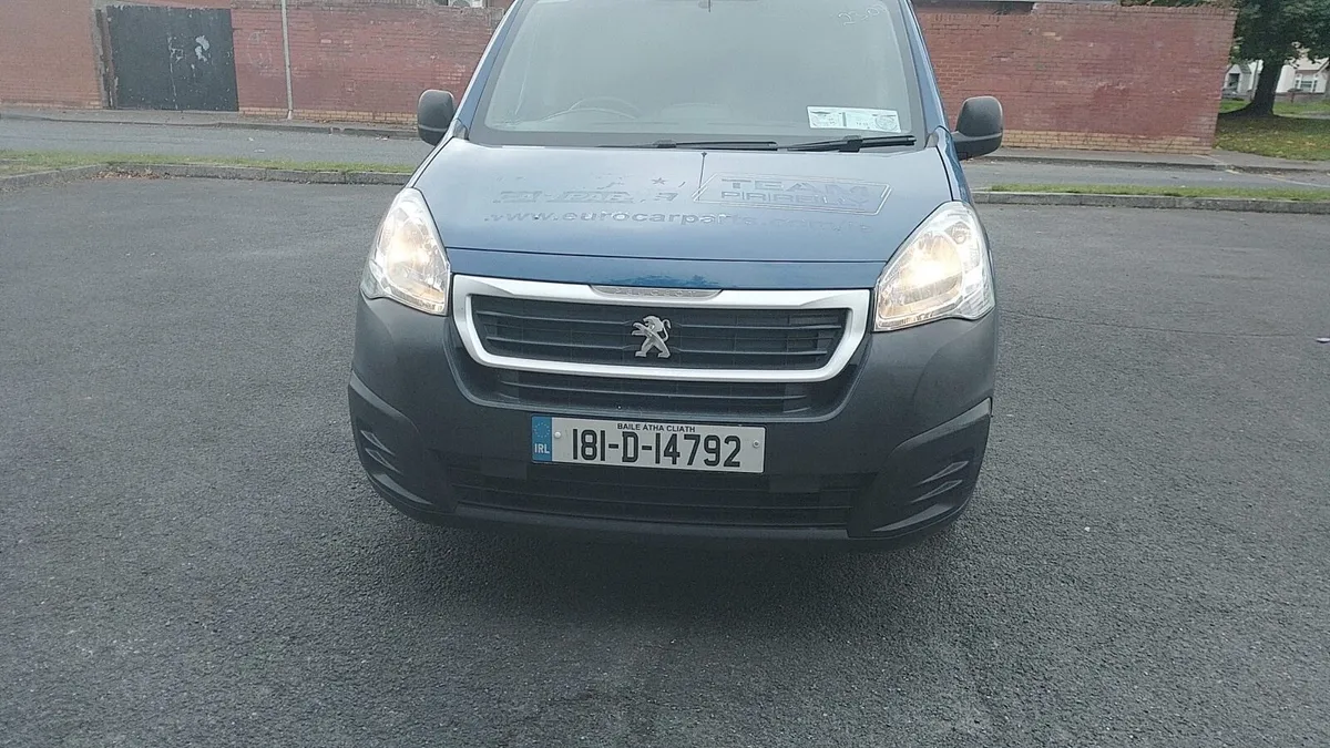 Peugeeot van for sale drives very good - Image 4