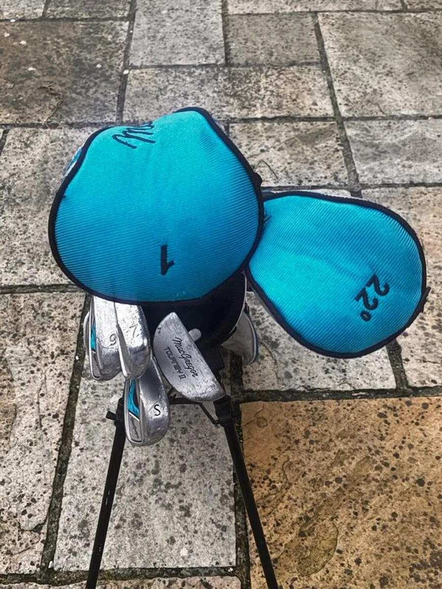 Junior left handed golf set - Image 1