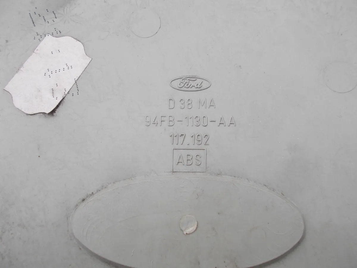 New 1990's Ford Hub Cap - Image 4