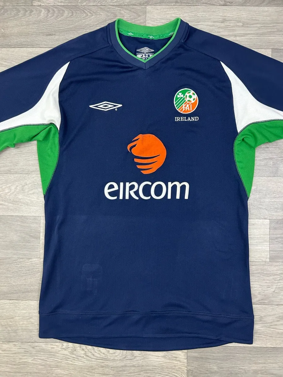 Rare Vintage 2001 Umbro Ireland Training Jersey M - Image 2