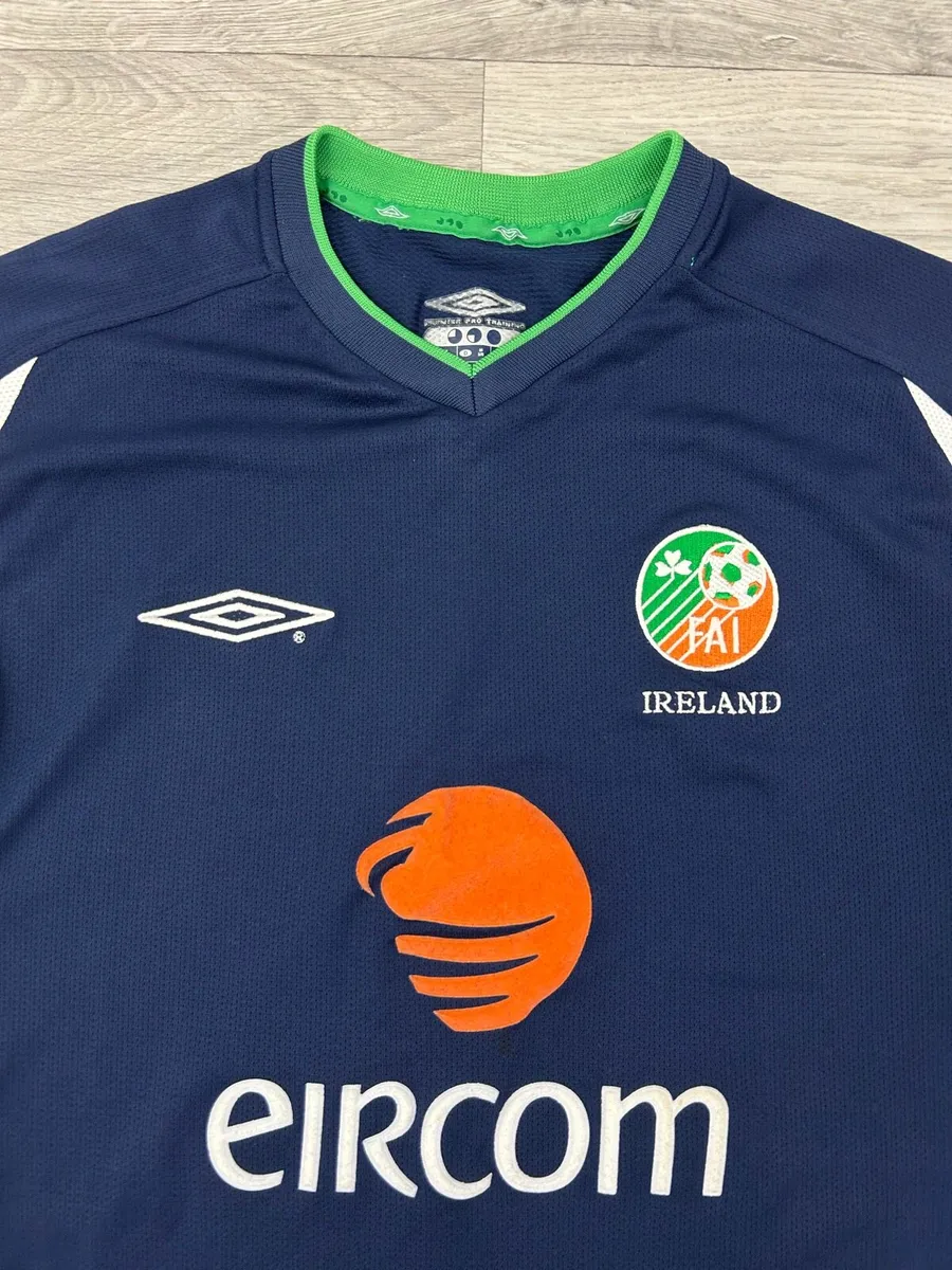 Rare Vintage 2001 Umbro Ireland Training Jersey M - Image 3