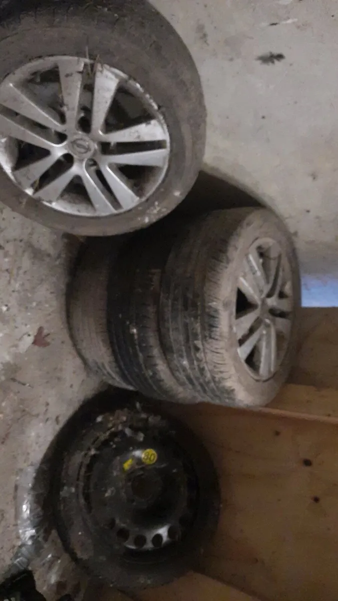 Astra Opel tyres with alloys and spare wheel - Image 2