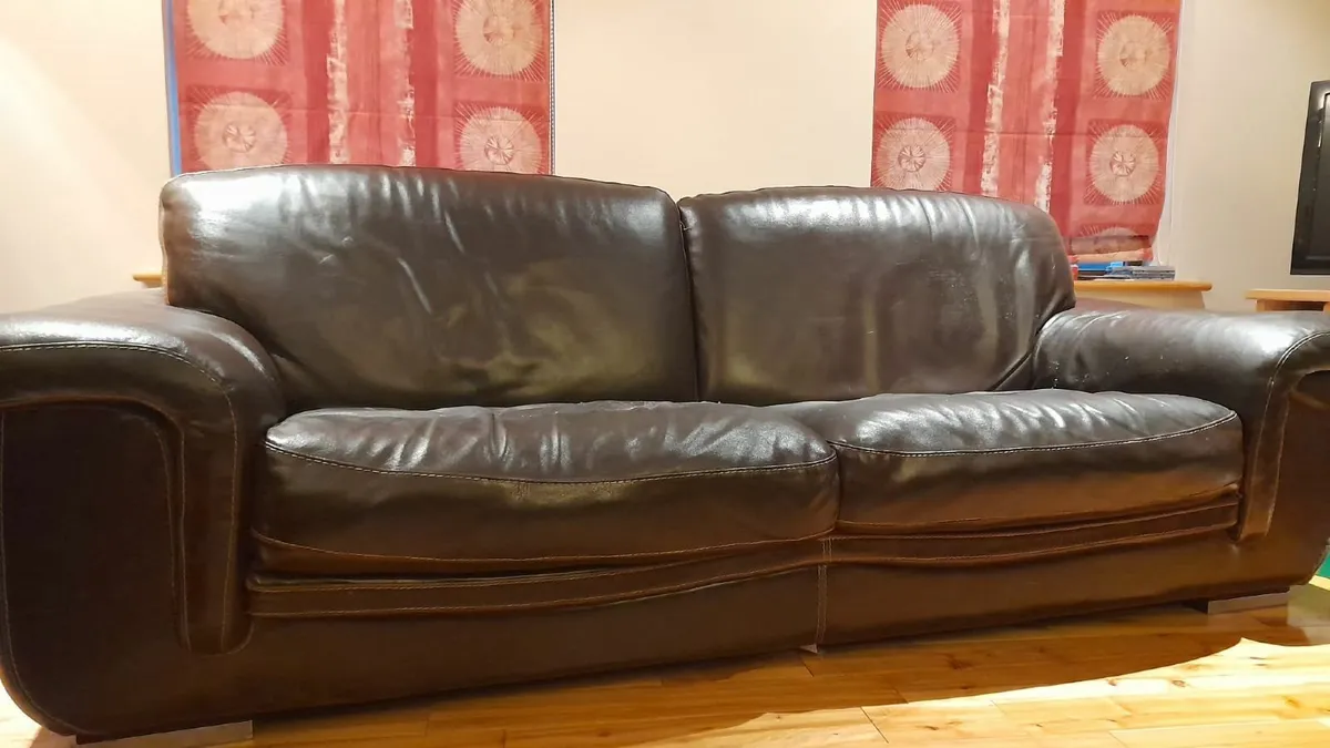 Three piece suite (leather) - Image 1