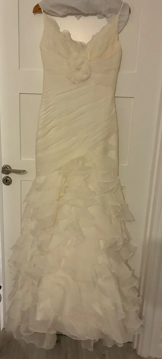 Wedding dress - Image 2