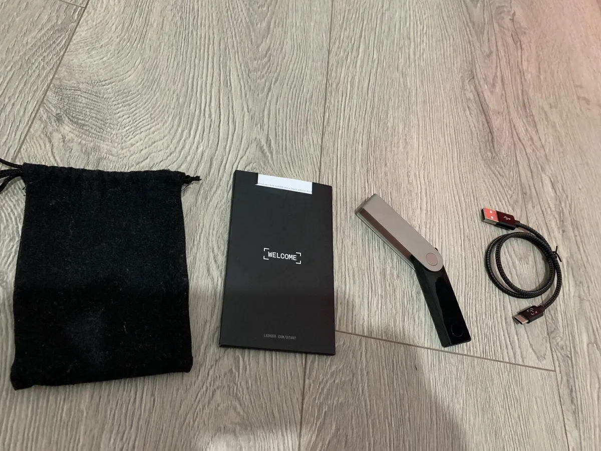 New unused Ledger Nano X hardware crypto wallet - Image 3