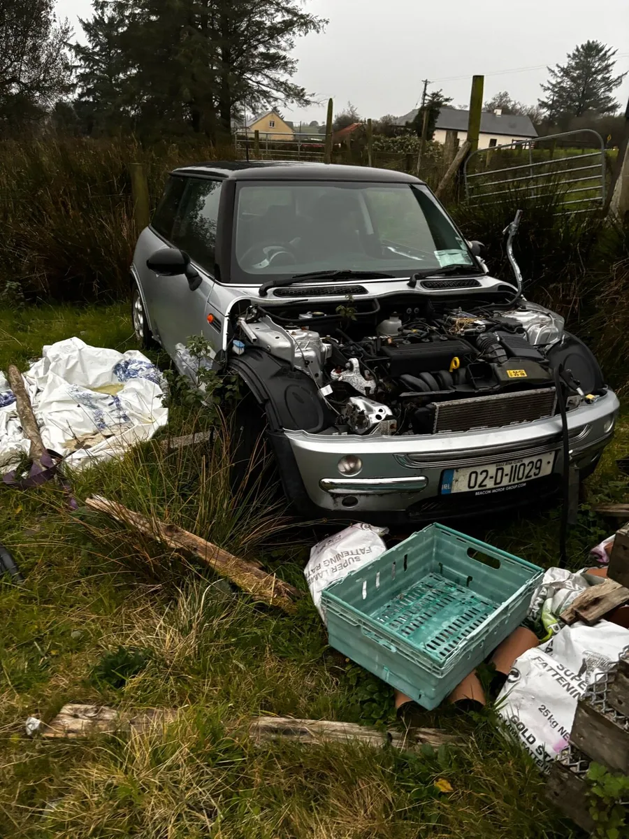 Mini coopers and mini one for breaking - Image 4