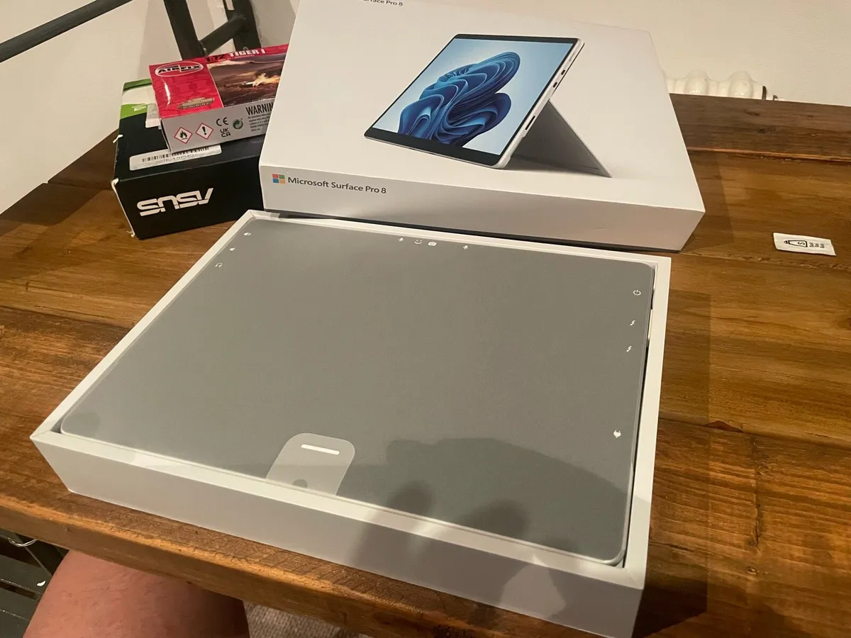New Microsoft Surface Book 8 Pro i7 - Image 3