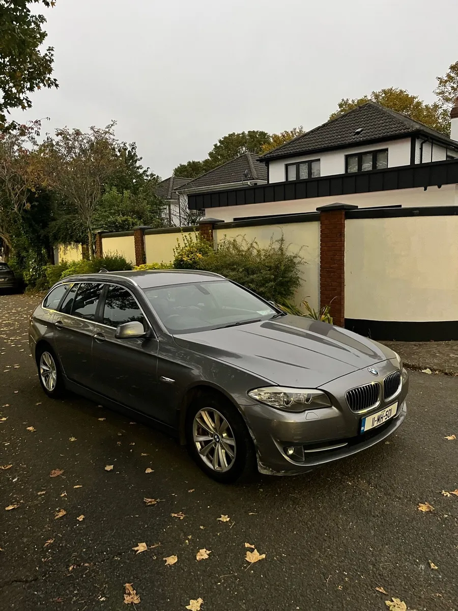 BMW 520d 2011 - Image 2