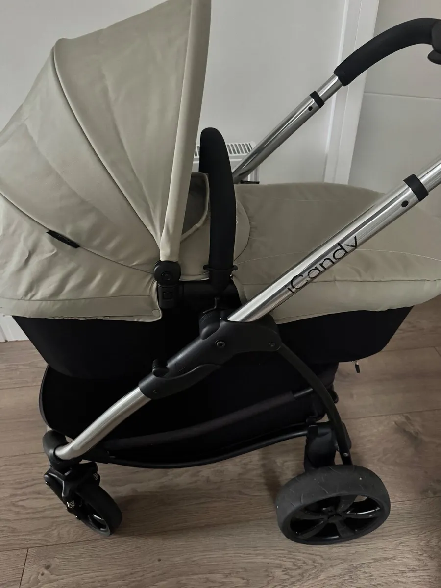 Pram - Image 1