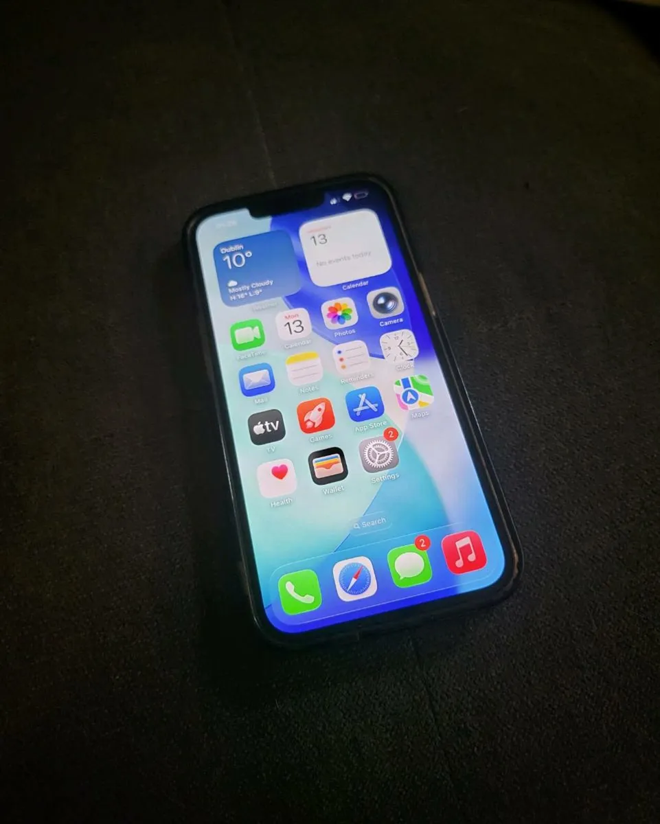 iPhone 14 - Image 2
