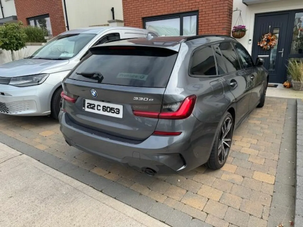 BMW 330e-Series 2021 Touring - Image 2