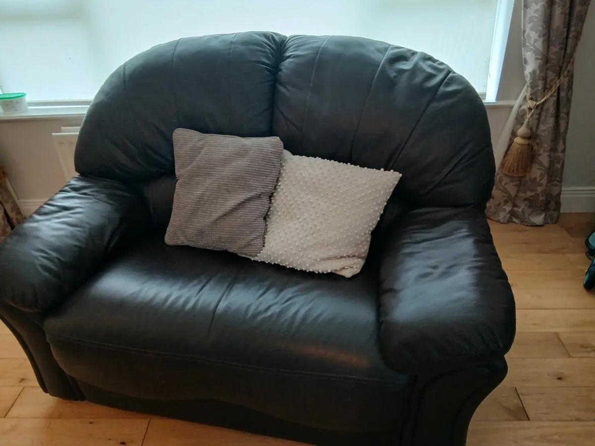 Suite of furniture - Image 2