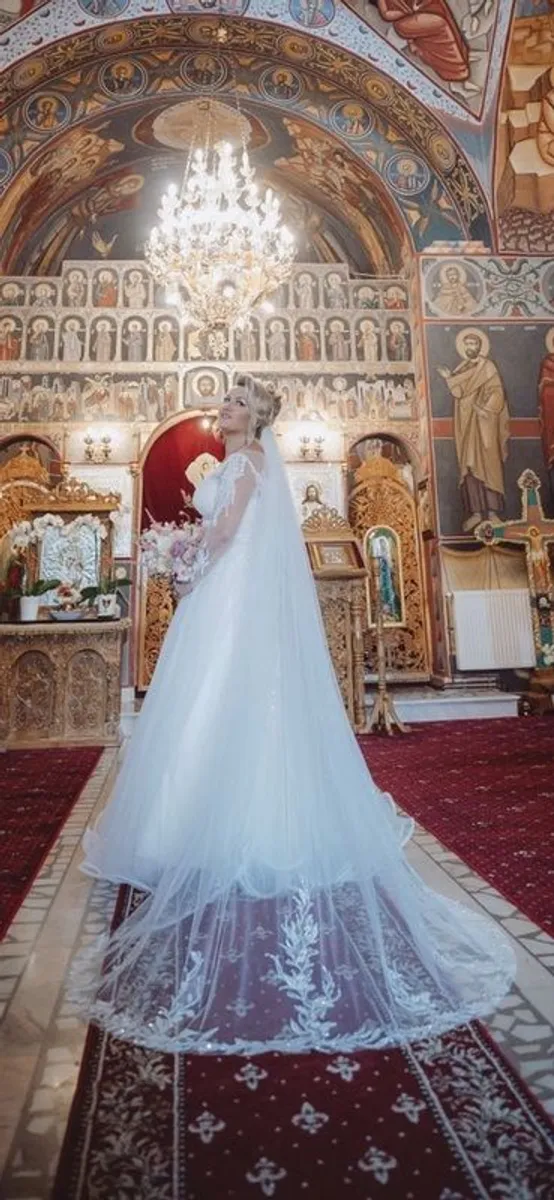 Elegant wedding dresses - Image 1