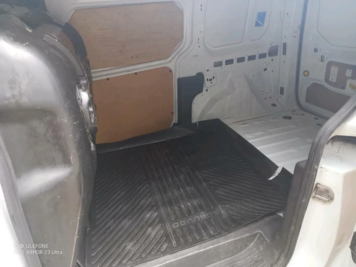 Ford Transit Connect - Image 4