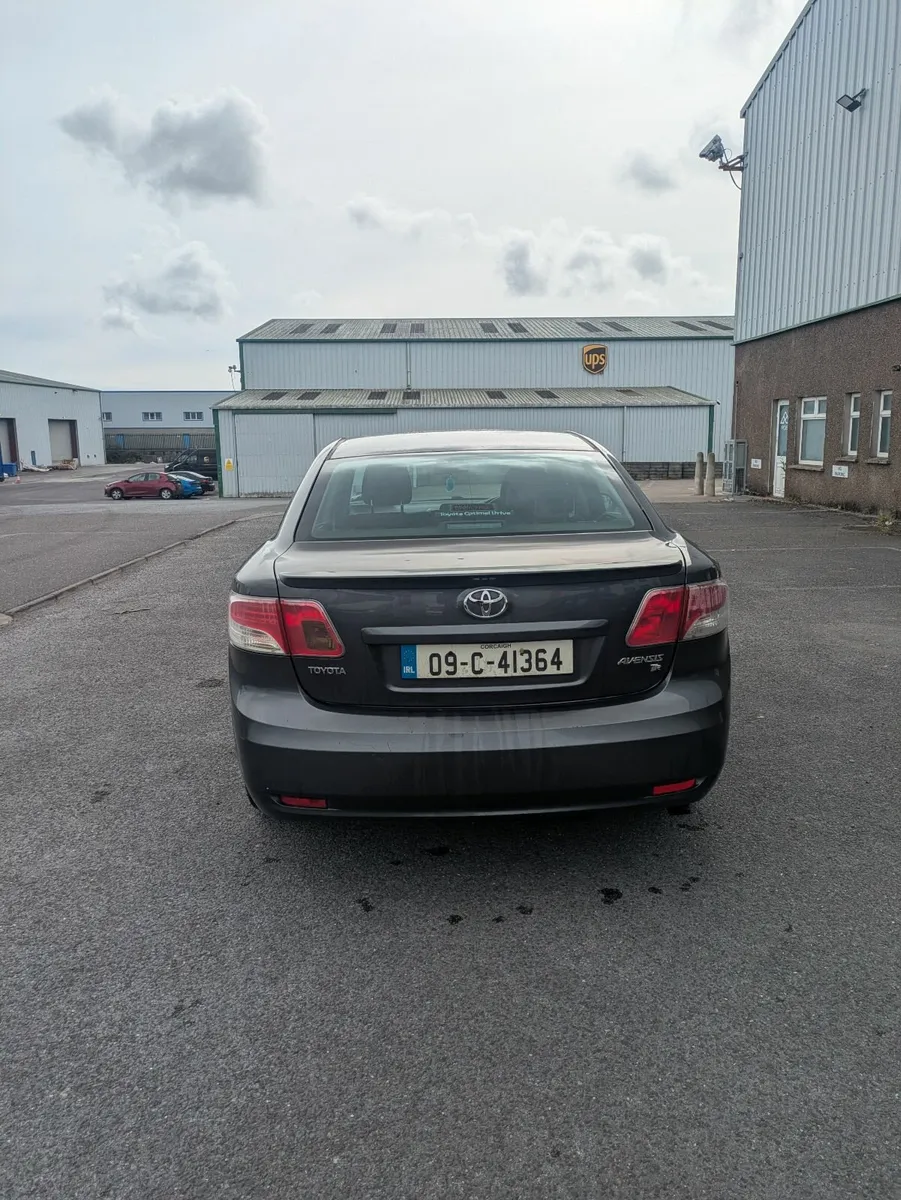 Toyota Avensis 2009 - Image 2