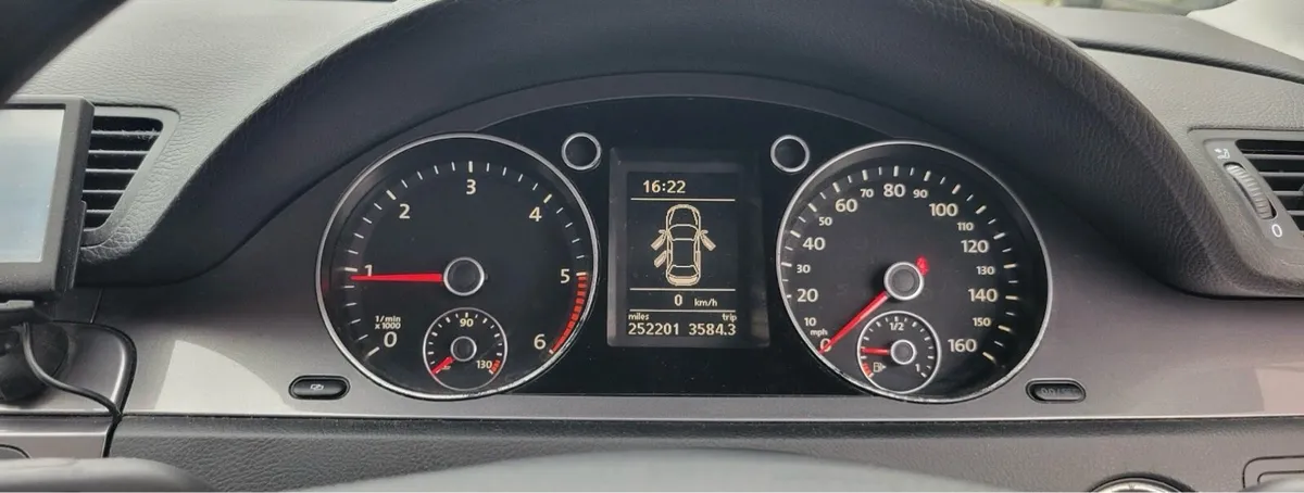 Volkswagen Passat 1.6 Bluemotion 2010 - Image 3