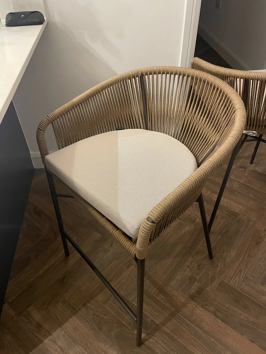 Kave Home kitchen stools - Image 1