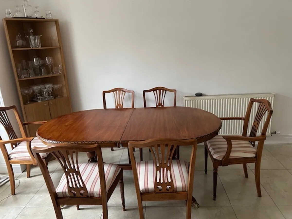 Dinner table with 6 chairs - Image 1