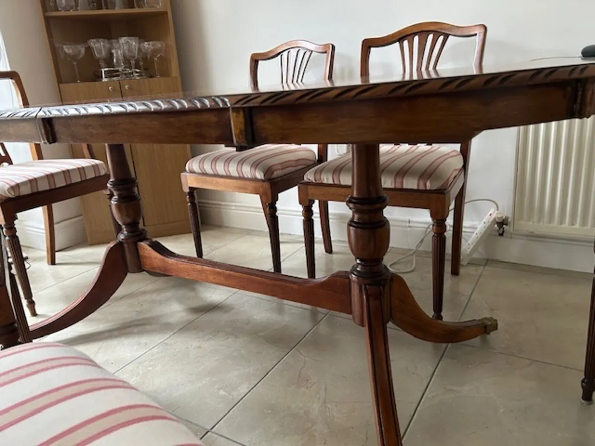 Dinner table with 6 chairs - Image 3